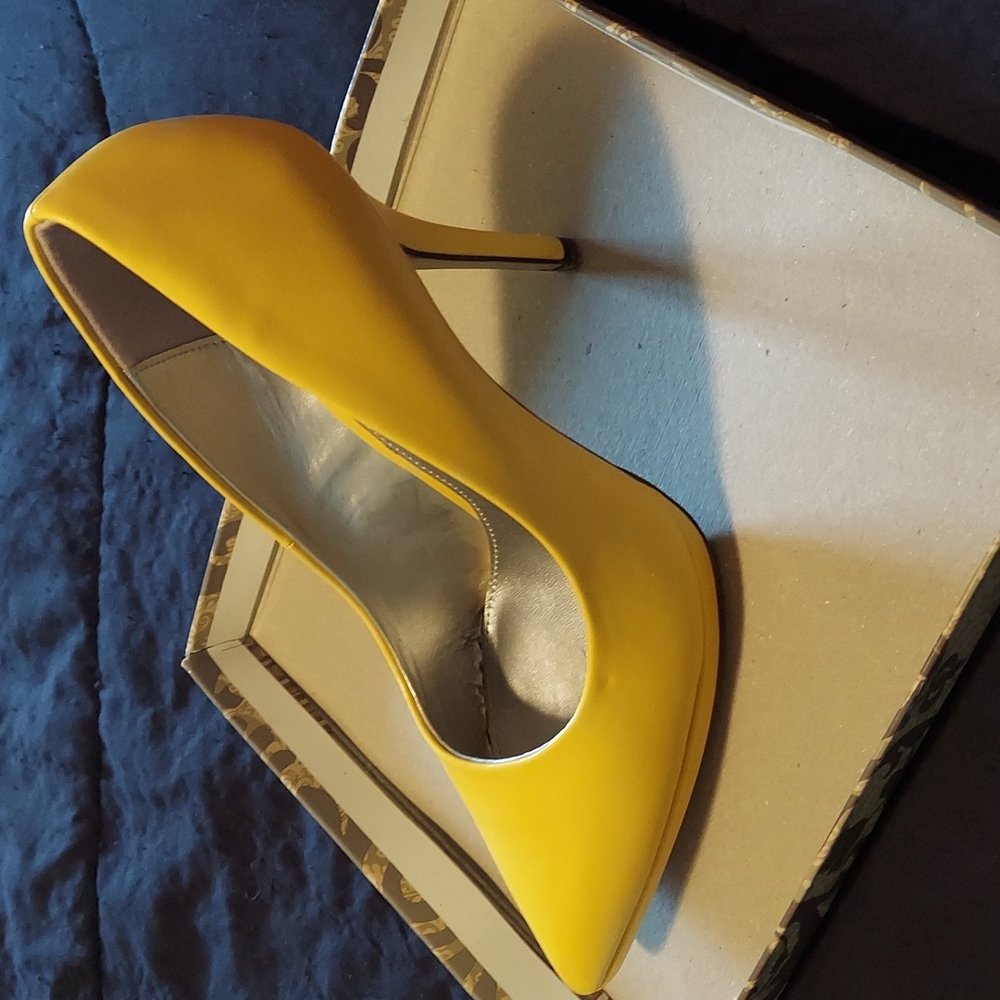 Heels - Picture 2 of 4